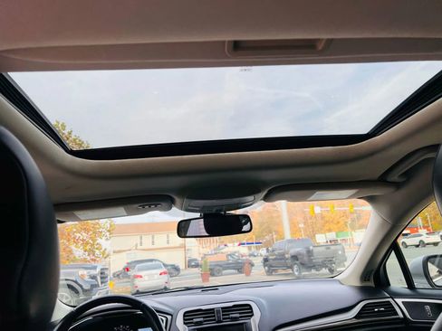 Used 2019 Ford Fusion SEL image 22