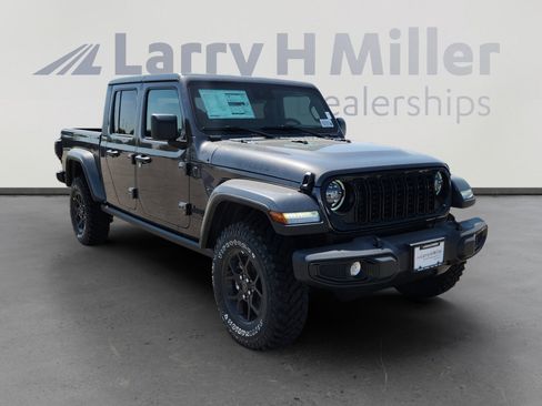 New 2025 Jeep Gladiator Willys image 8