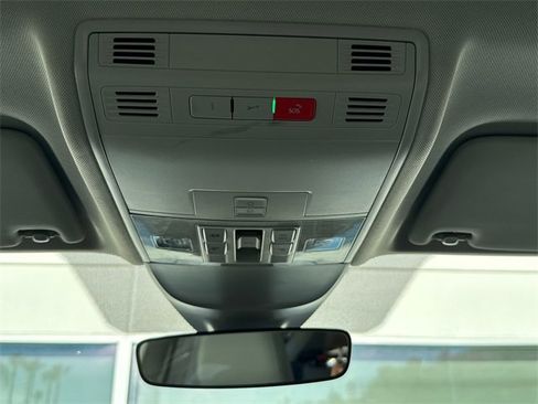 Certified 2023 Volkswagen Taos SE w/ Panoramic Sunroof Package image 22