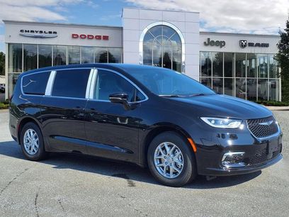 New 2025 Chrysler Pacifica Select