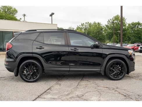 Used 2023 GMC Terrain SLE w/ Driver Convenience Package FWD image 9