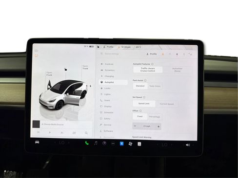 Used 2022 Tesla Model Y Long Range image 28