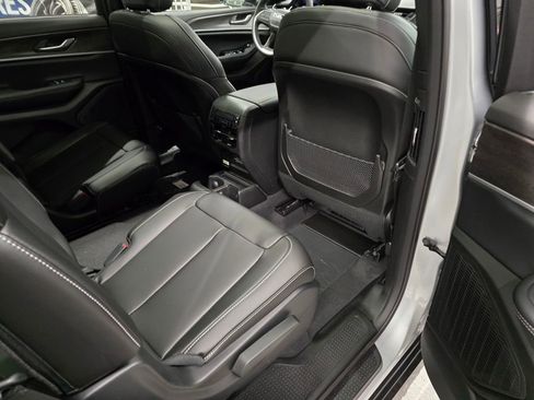 New 2025 Jeep Grand Cherokee L Limited w/ Luxury Tech Group II AWD/4WD image 36