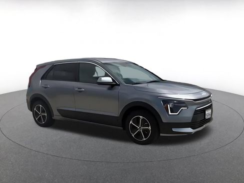 Used 2026 Kia Niro LX FWD image 2