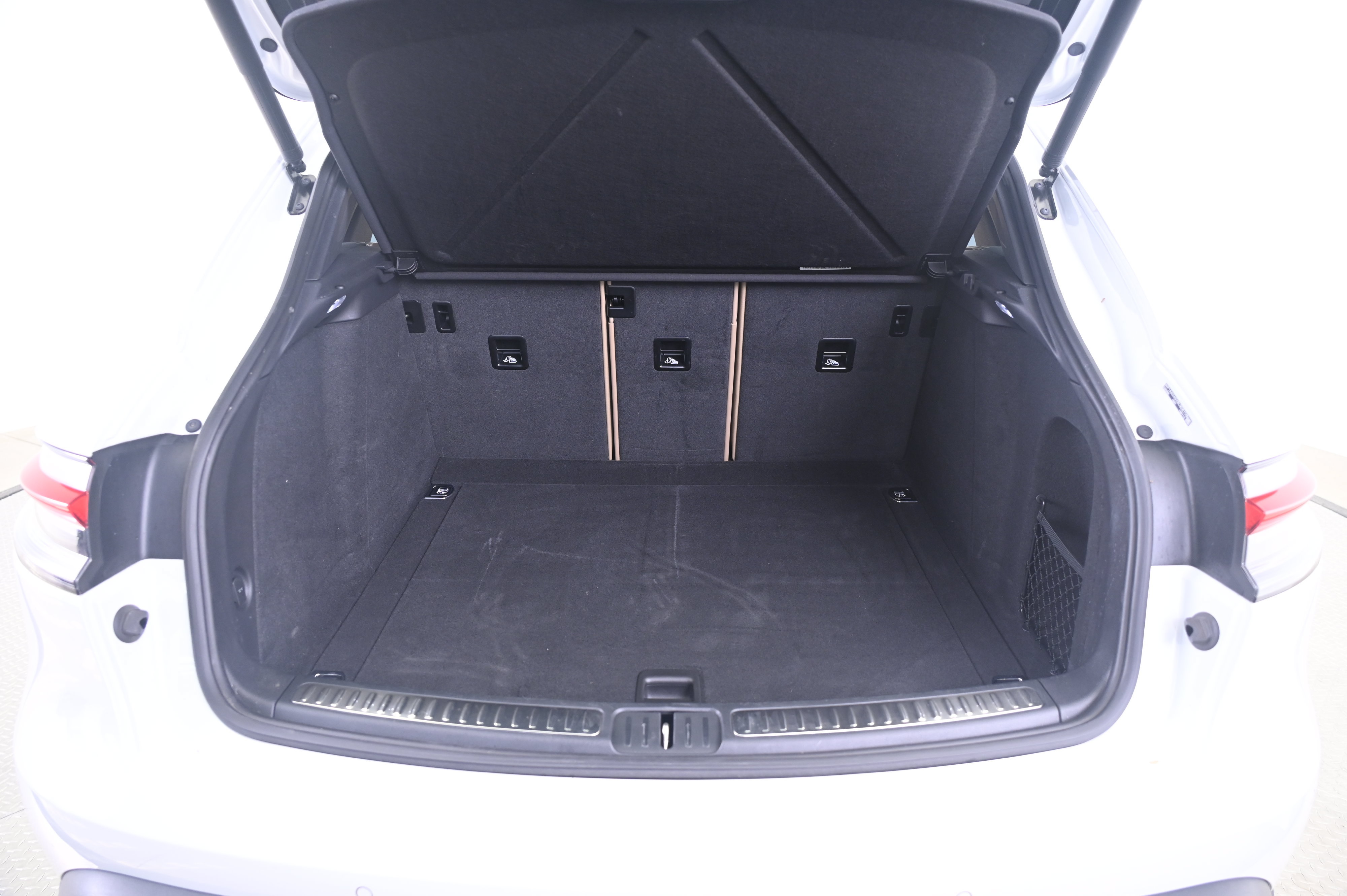Certified 2024 Porsche Macan AWD/4WD image 15