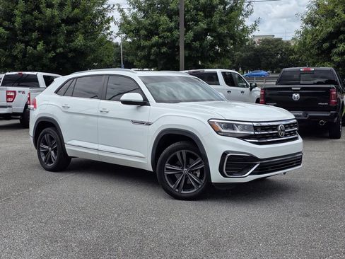 Used 2021 Volkswagen Atlas Cross Sport SE w/ Panoramic Sunroof Package FWD image 2