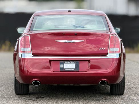 Used 2014 Chrysler 300 RWD image 4