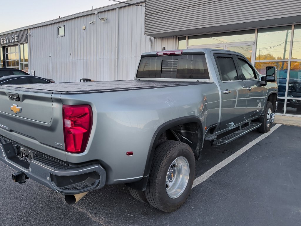 Used 2024 Chevrolet Silverado 3500 LTZ AWD/4WD image 4