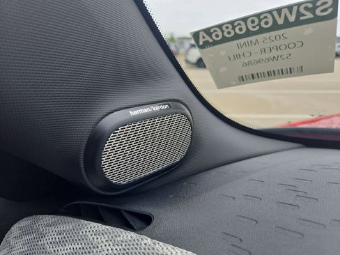 Used 2025 MINI Cooper 4-Door Hardtop FWD image 30