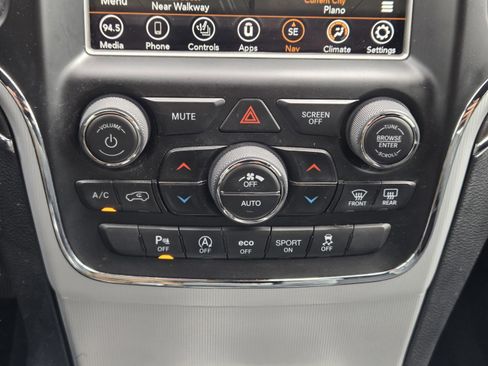 Used 2018 Jeep Grand Cherokee Limited image 9