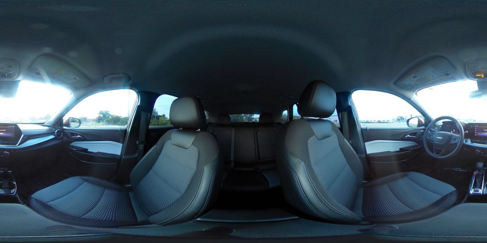 Used 2025 Chevrolet Trax LT FWD image 38