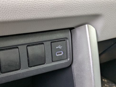 Used 2023 Toyota Corolla Cross L image 27