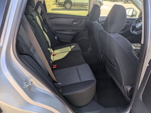 Used 2024 Nissan Rogue SV image 17