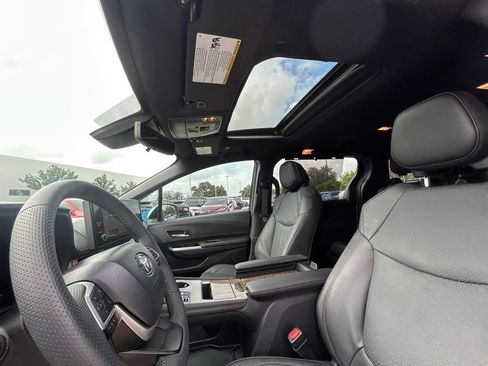 Used 2025 Toyota Sienna Limited AWD/4WD image 12