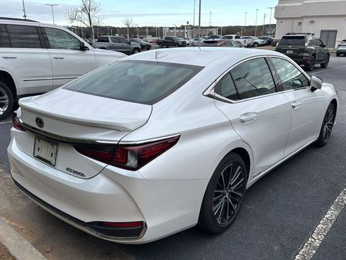 Used 2022 Lexus ES 300h w/ Premium Package image 6