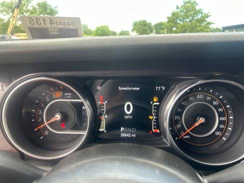 Used 2021 Jeep Wrangler Unlimited Sahara AWD/4WD image 21