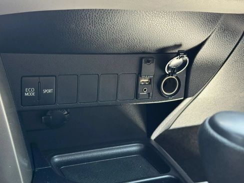 Used 2014 Toyota RAV4 XLE AWD/4WD image 23