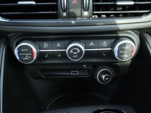 New 2025 Alfa Romeo Giulia w/ Veloce Package Rwd image 10