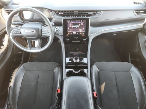 Used 2023 Jeep Grand Cherokee L Laredo AWD/4WD image 18