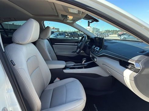 Used 2023 Nissan Altima 2.5 SV w/ SV Premium Package image 34