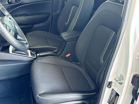 Used 2024 Hyundai Venue Limited FWD image 19