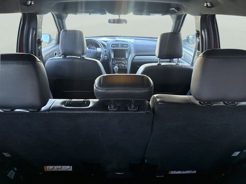 Used 2019 Ford Explorer XLT w/ XLT Sport Appearance Package image 10