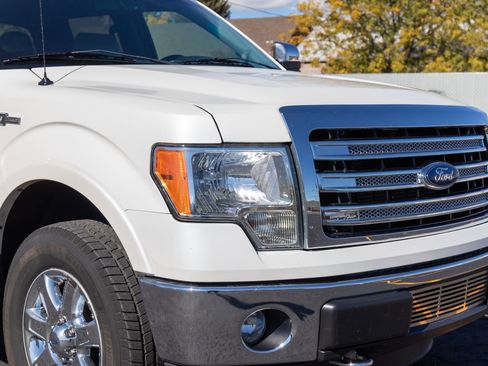 Used 2014 Ford F150 Lariat w/ Lariat Chrome Package image 29