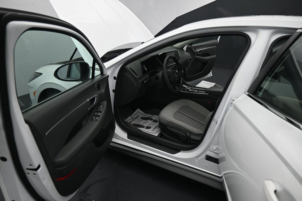 Used 2022 Hyundai Sonata SE w/ Cargo Package FWD image 16
