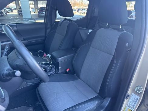 Used 2020 Toyota Tacoma TRD Sport w/ Technology Package image 12