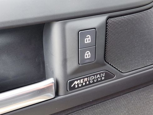 New 2025 Land Rover Defender 110 X-Dynamic SE AWD/4WD image 21