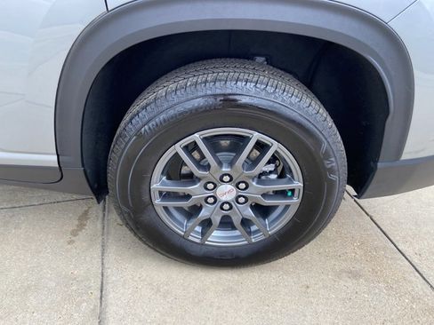 Used 2025 GMC Acadia Elevation image 29