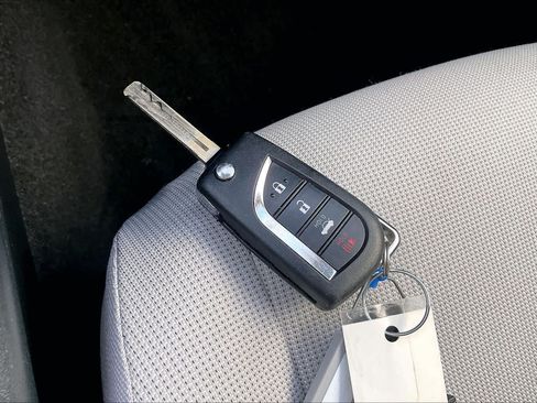 Used 2021 Toyota Corolla LE FWD image 11