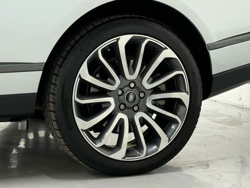 Used 2020 Land Rover Range Rover HSE image 39