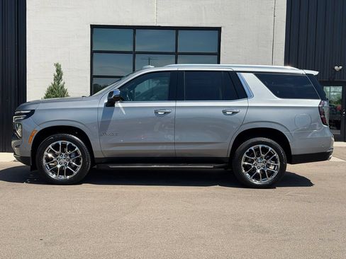 Used 2026 Chevrolet Tahoe Premier w/ Sun And Tow Package AWD/4WD image 2