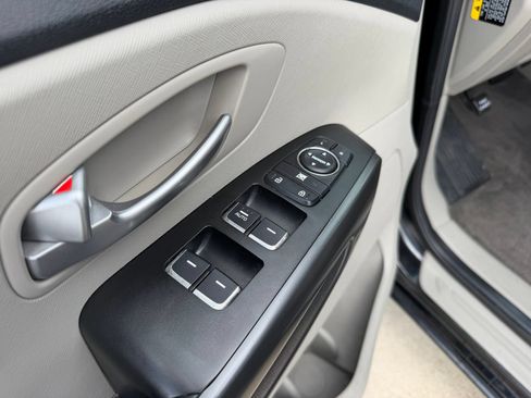 Used 2021 Kia Sedona LX FWD image 18