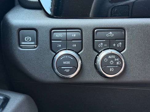 New 2026 GMC Sierra 1500 Elevation image 16