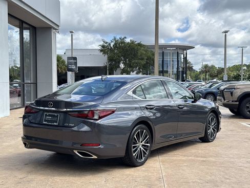 Used 2024 Lexus ES 350 w/ Premium Package FWD image 3
