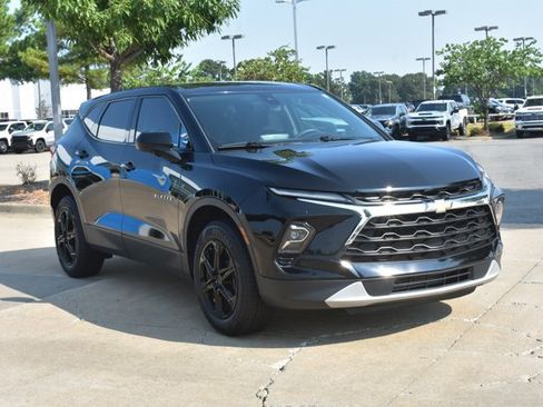 Used 2023 Chevrolet Blazer LT w/ Driver Confidence Package FWD image 3