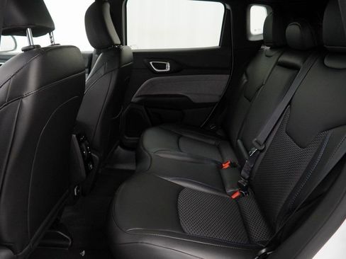 New 2026 Jeep Compass Latitude image 17