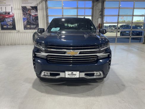 Used 2021 Chevrolet Silverado 1500 High Country w/ Technology Package AWD/4WD image 3