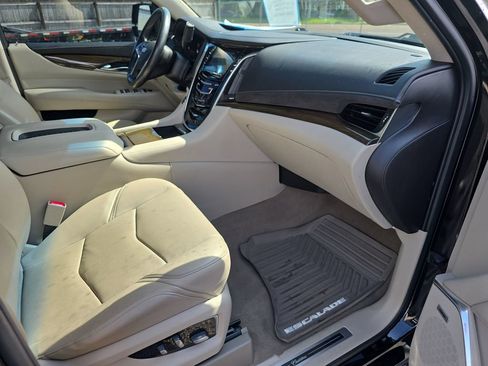 Used 2019 Cadillac Escalade ESV Premium Luxury RWD image 40