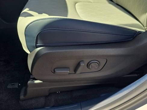 New 2026 Kia Carnival EX FWD image 21