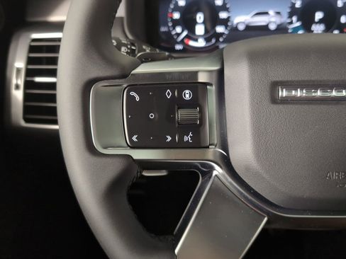 Used 2025 Land Rover Discovery Dynamic SE image 15