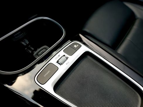 Used 2025 Mercedes-Benz CLA 250 4MATIC image 33