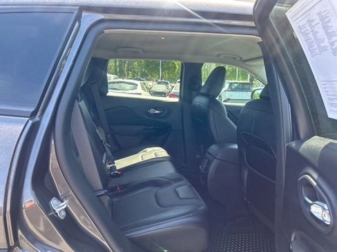 Used 2023 Jeep Cherokee Altitude Lux AWD/4WD image 19