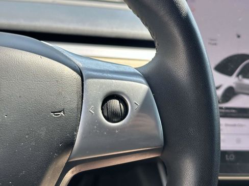 Used 2020 Tesla Model Y Long Range image 21