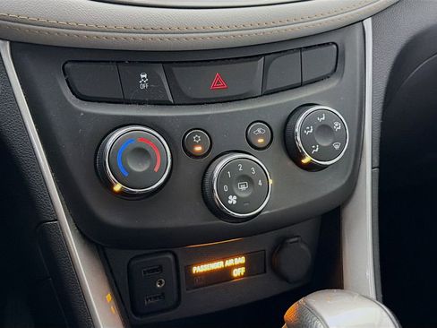 Used 2021 Chevrolet Trax LT w/ Sport Edition image 18