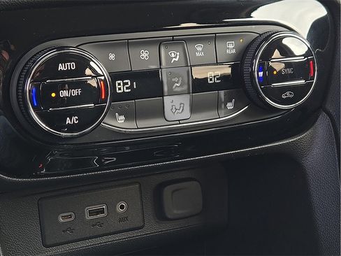 Used 2022 Buick Encore GX Select image 12