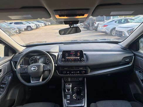 Used 2025 Nissan Rogue SV image 35