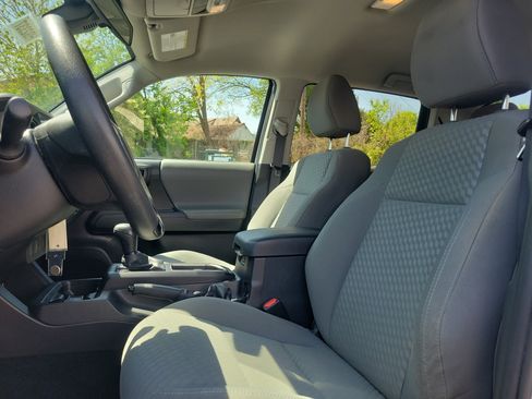 Used 2021 Toyota Tacoma SR AWD/4WD image 19